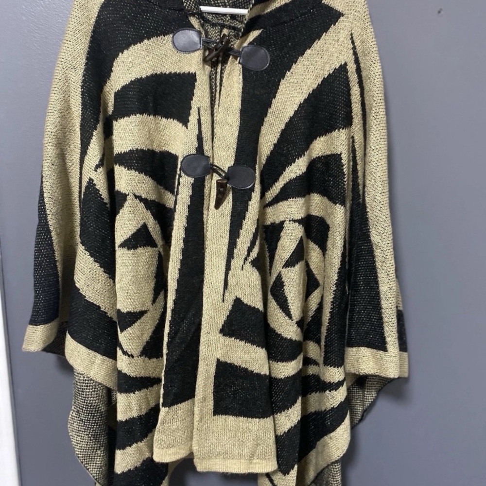 Magic Black and Cream Patterned Poncho
